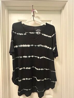 Torrid Super Soft Tie dye V Neck Tunic